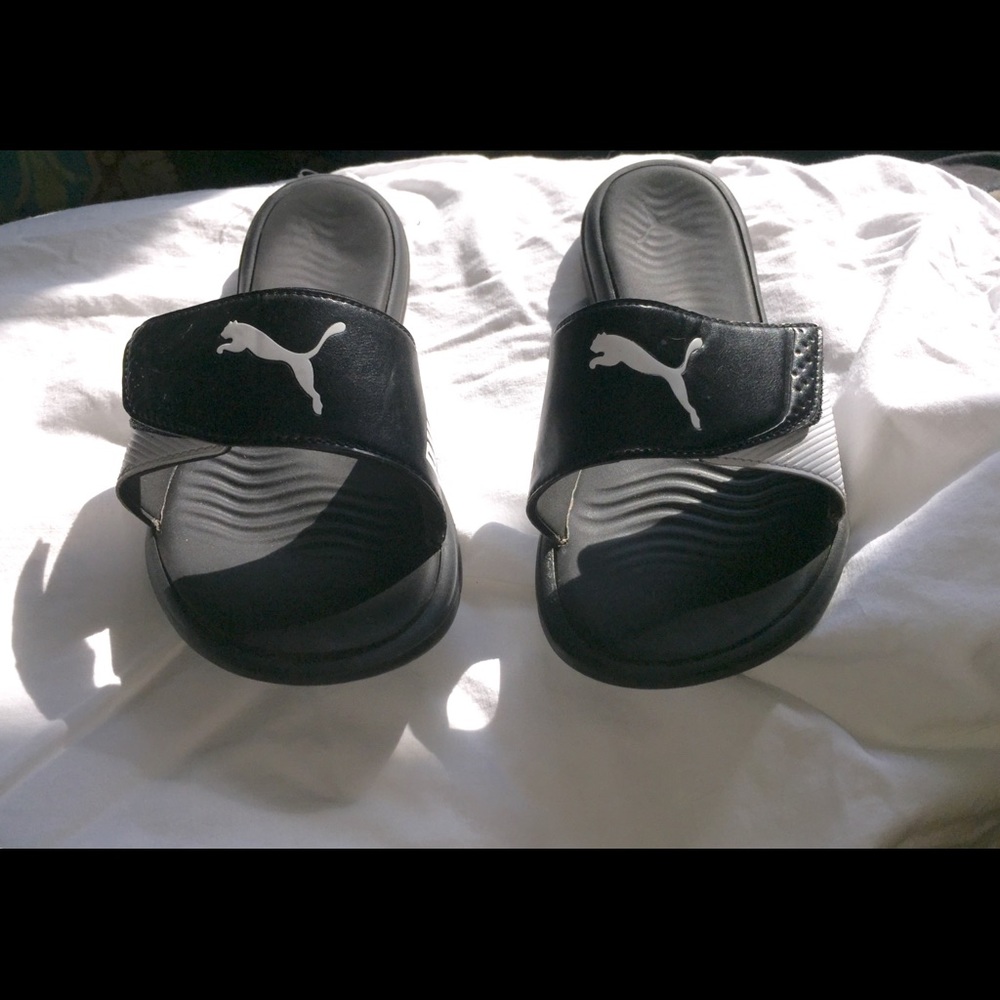 🎊 5 For $20 🎊 Puma slides
